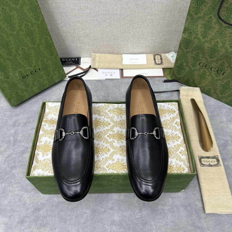 G*u*i leather shoes
